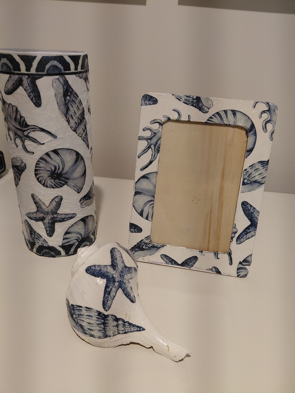 Coastal Blue Shell Pattern Decorative Frame and Vase Set